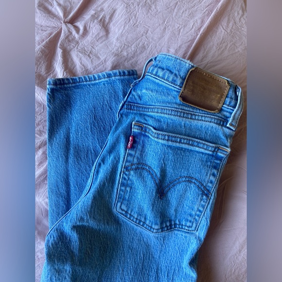 Levi's Wedgie Straight Leg Jeans - Picture 3 of 8